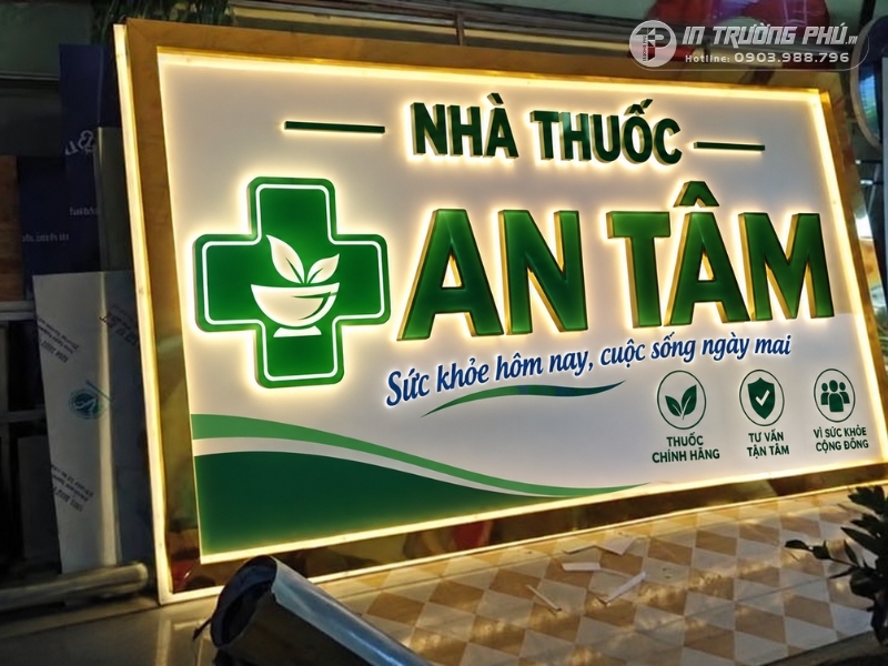 Biển quầy thuốc chữ Inox 304 uốn nổi ch&acirc;n Mica s&aacute;ng hắt