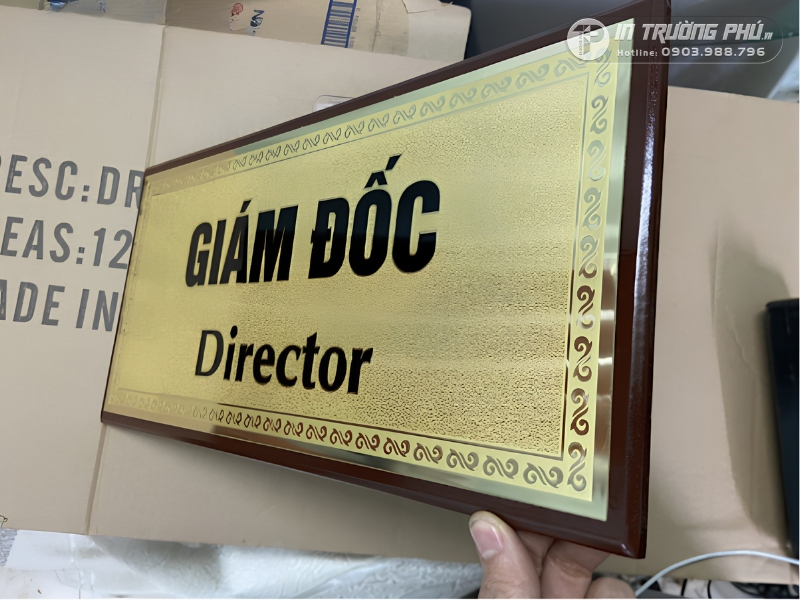 Biển ph&ograve;ng gi&aacute;m đốc