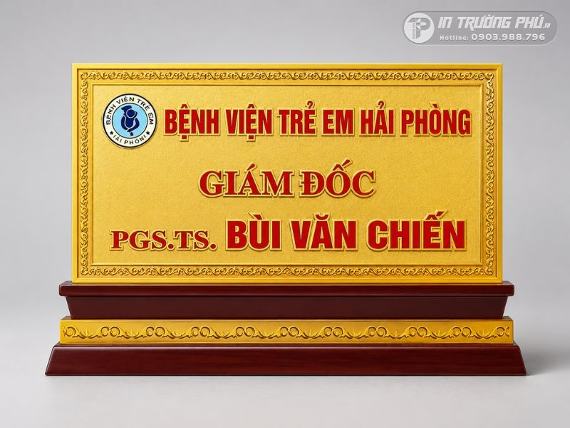 Biển t&ecirc;n gi&aacute;m đốc