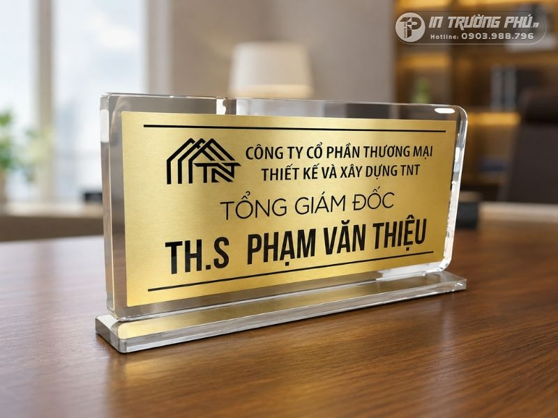 Biển t&ecirc;n gi&aacute;m đốc