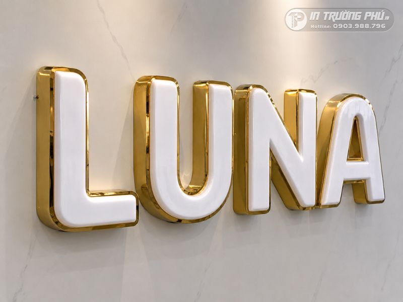 Chữ inox mặt mica lộng viền