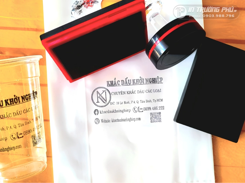 con dấu in logo l&ecirc;n bao b&igrave;