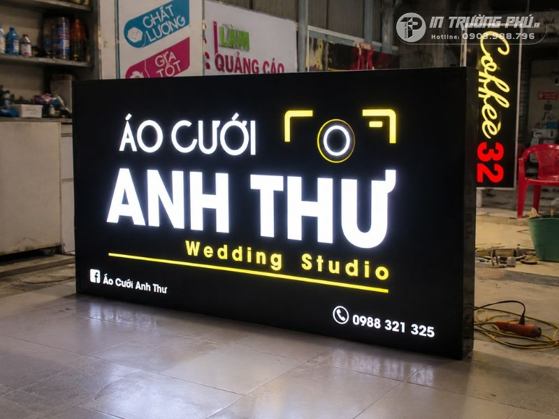Hộp đ&egrave;n alu