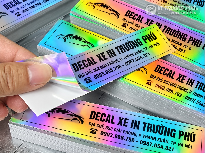 Mẫu tem decal d&aacute;n xe theo y&ecirc;u cầu bền m&agrave;u ngo&agrave;i trời