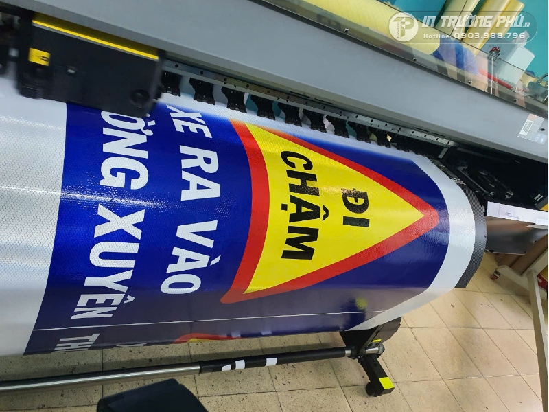 D&acirc;y chuyền m&aacute;y in UV v&agrave; m&aacute;y bế decal phản quang kỹ thuật số hiện đại