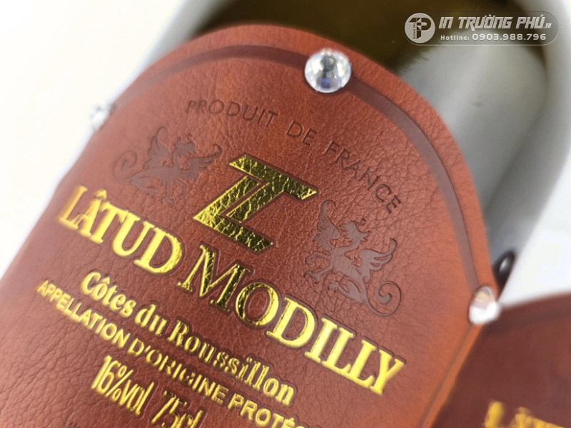 Mẫu nh&atilde;n chai rượu in tr&ecirc;n giấy mỹ thuật v&acirc;n sần