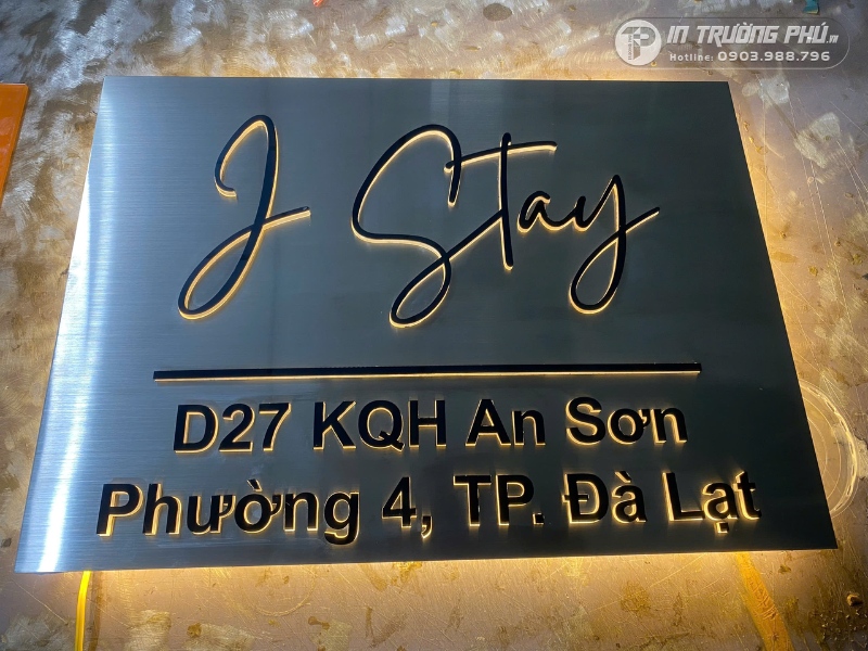 Biển số nh&agrave; ph&aacute;t s&aacute;ng