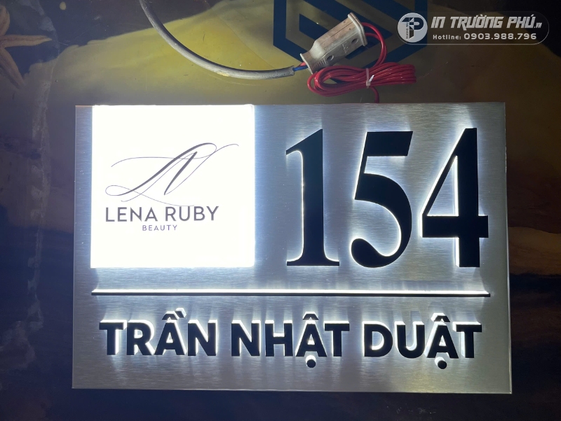 Biển số nh&agrave; ph&aacute;t s&aacute;ng
