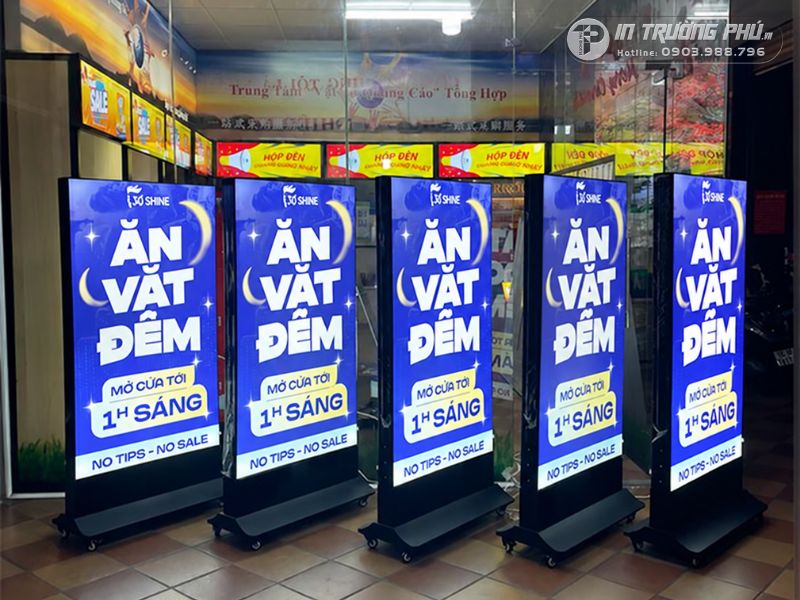 standee hộp đ&egrave;n
